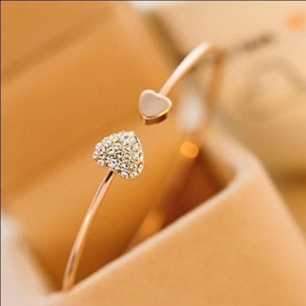 🌼2/$25🌼 Golden Rhinestone Heart Cuff - Picture 8 of 11